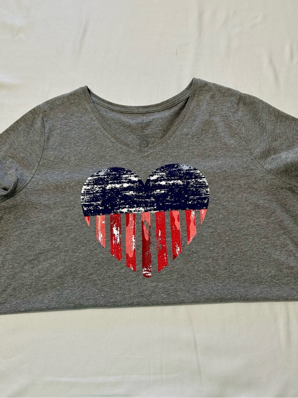 ST JOHN’S BAY PATRIOTIC HEART T-SHIRT, SIZE 2X, GRAY V-NECK T-SHIRT - Picture 5 of 6